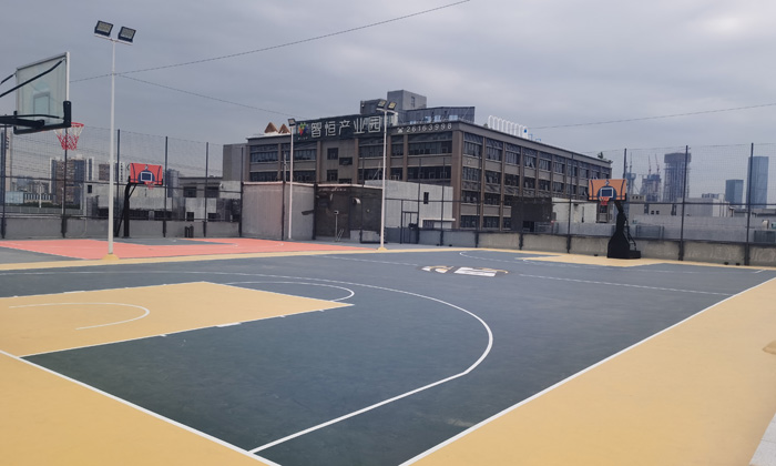  建籃球場用什么地面材料比較好？