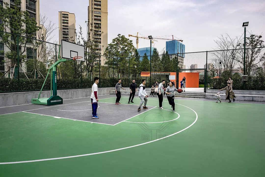 室外籃球場